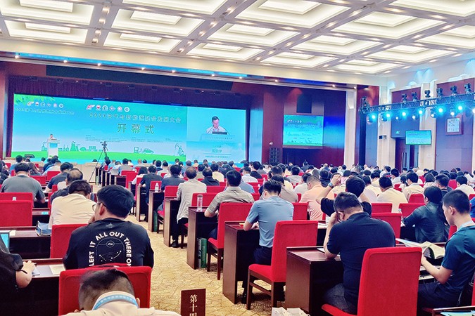 思坦公司参加2023年油气与新能源融合发展大会，推动油气行业增智扩绿